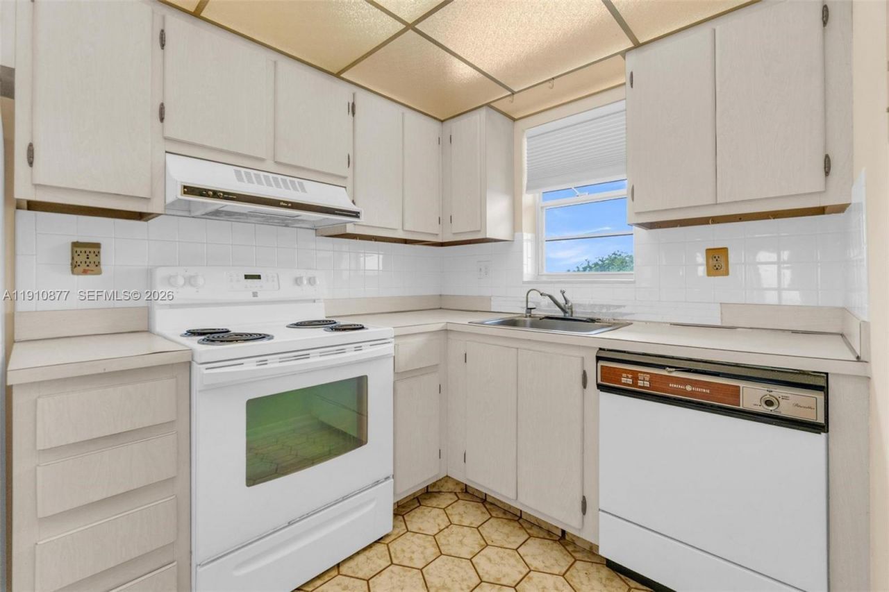 3100 W Rolling Hills Cir, Unit 707, Davie, FL 33328 Photo