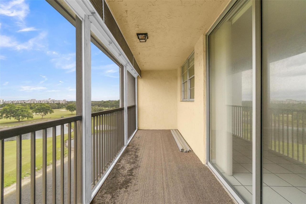 3100 W Rolling Hills Cir, Unit 707, Davie, FL 33328 Photo