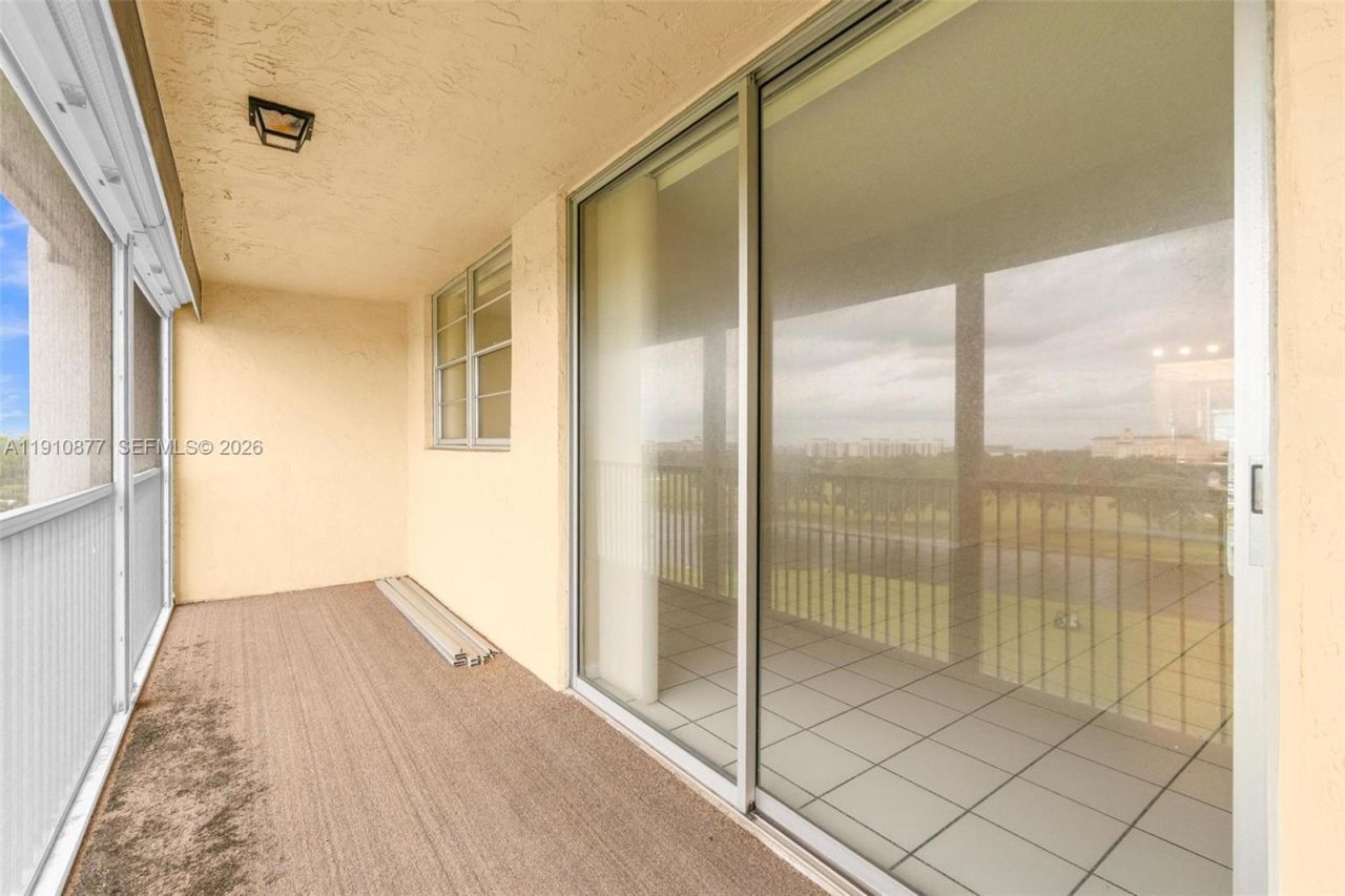 3100 W Rolling Hills Cir, Unit 707, Davie, FL 33328 Photo