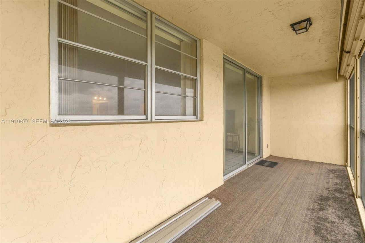 3100 W Rolling Hills Cir, Unit 707, Davie, FL 33328 Photo