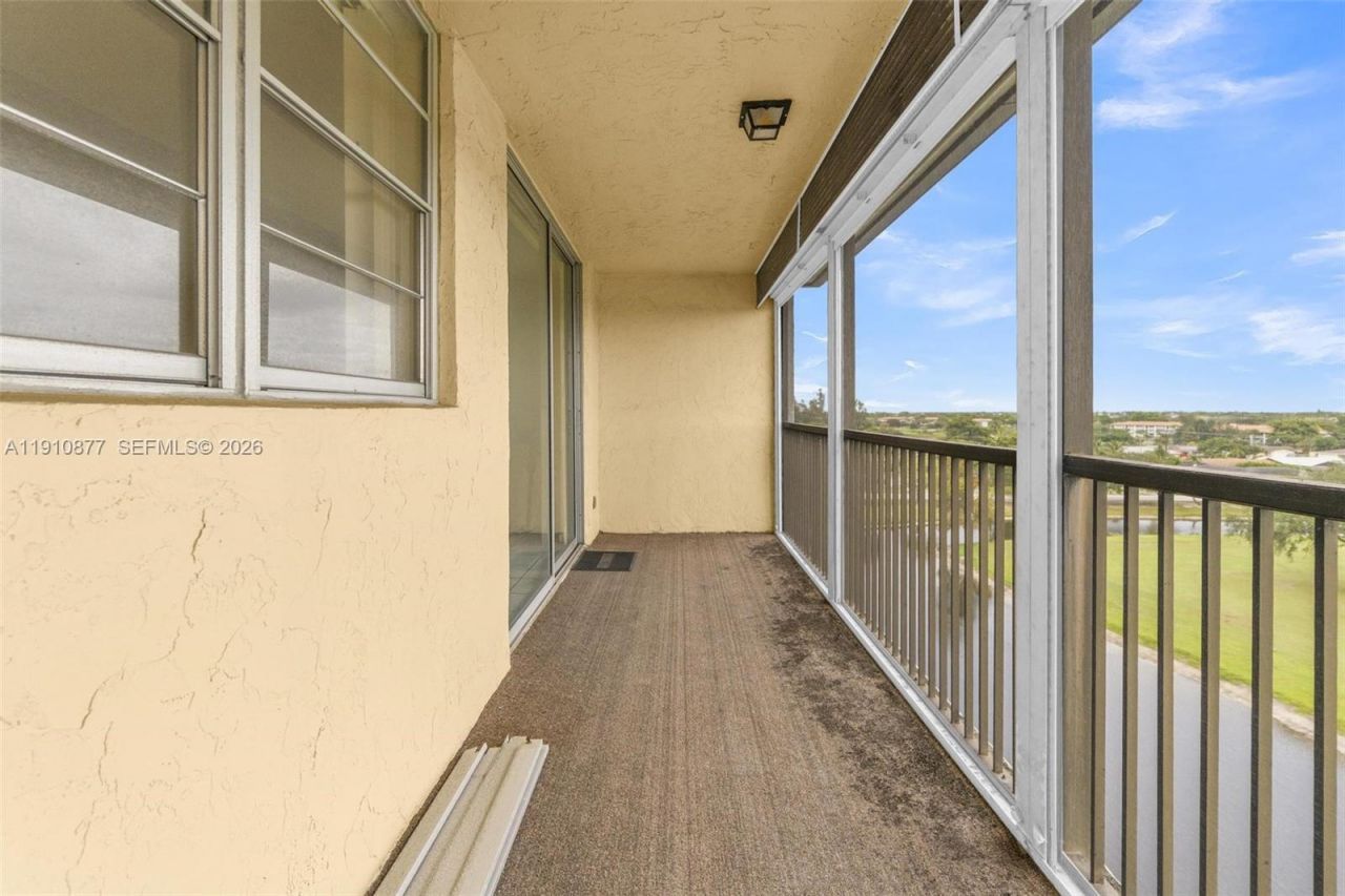 3100 W Rolling Hills Cir, Unit 707, Davie, FL 33328 Photo