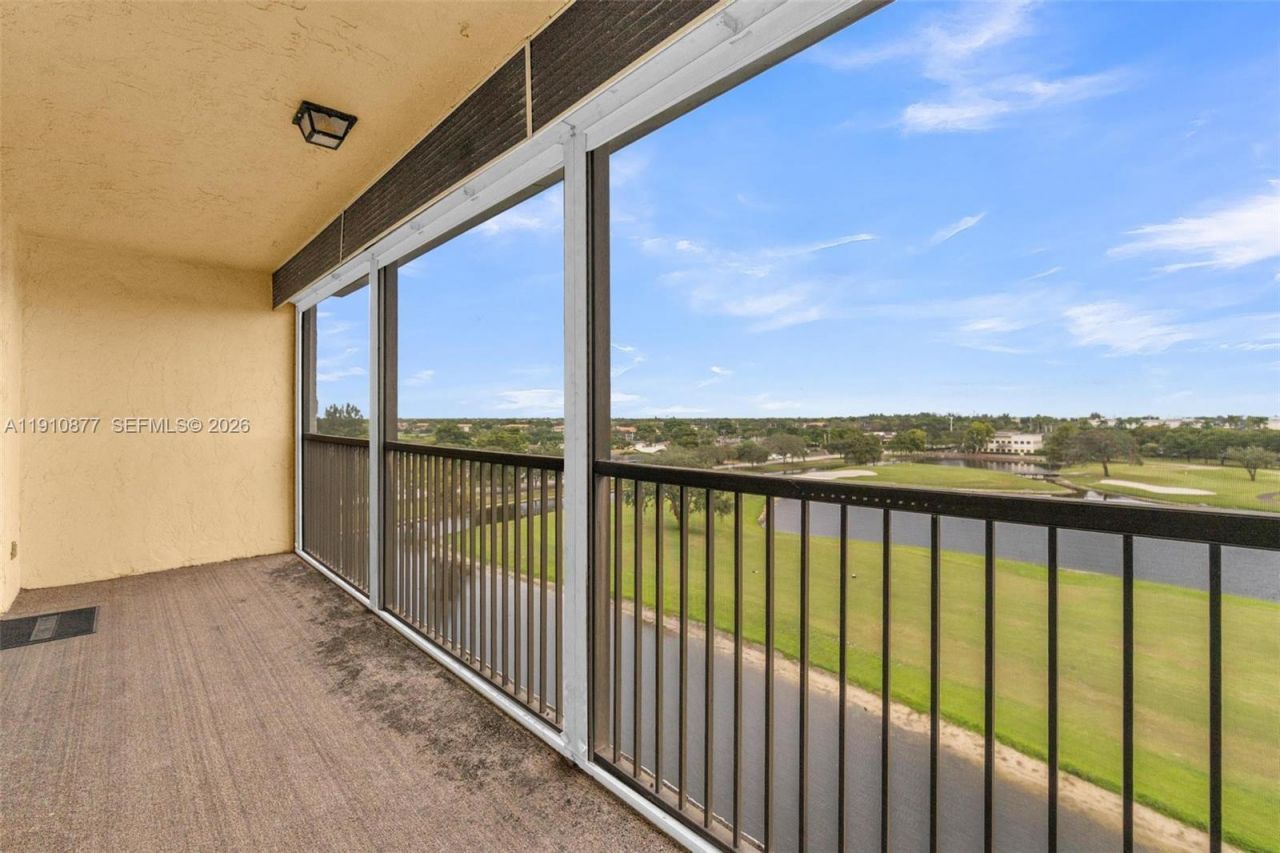 3100 W Rolling Hills Cir, Unit 707, Davie, FL 33328 Photo