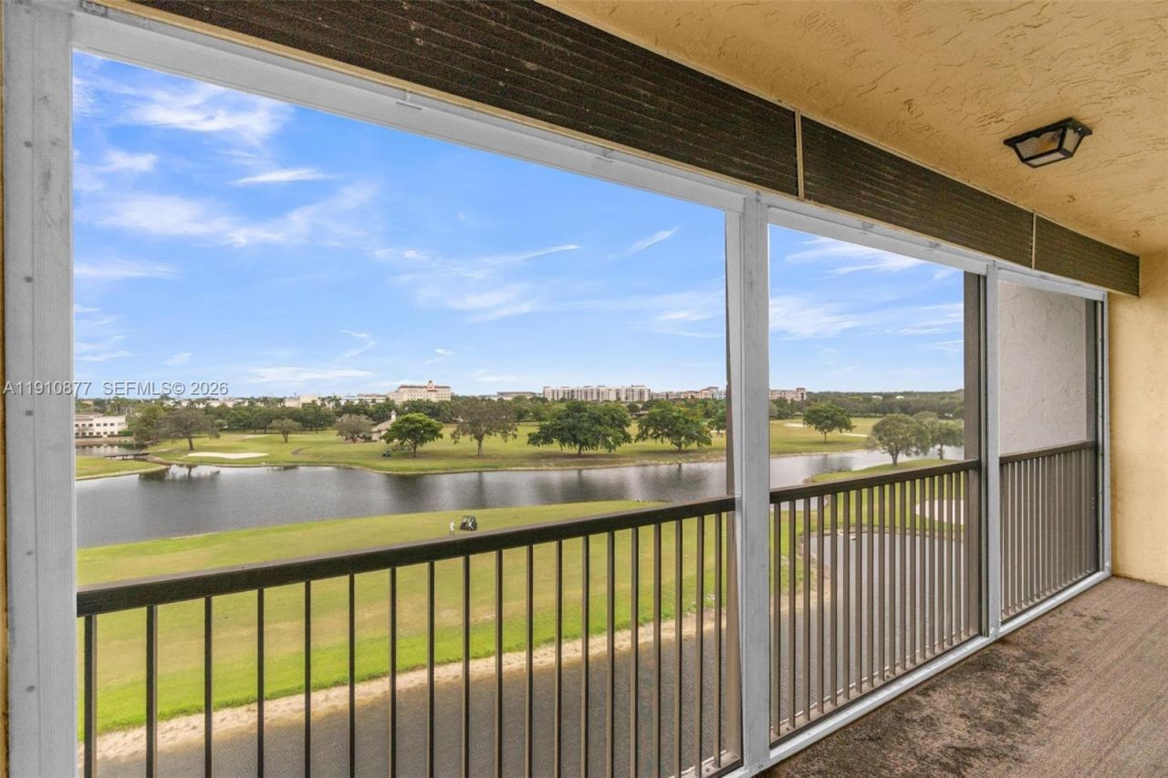 3100 W Rolling Hills Cir, Unit 707, Davie, FL 33328 Photo