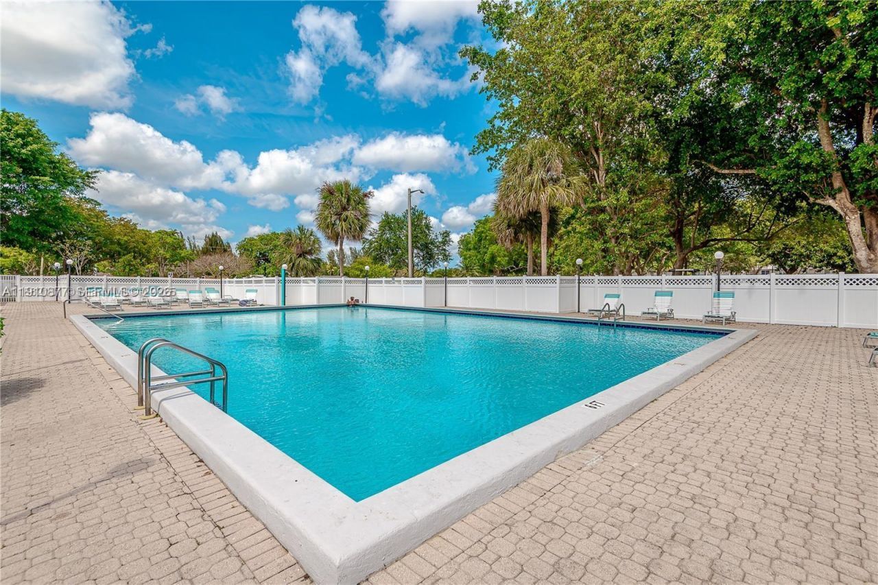 3100 W Rolling Hills Cir, Unit 707, Davie, FL 33328 Photo