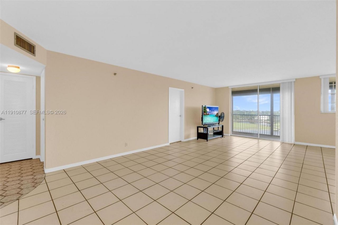 3100 W Rolling Hills Cir, Unit 707, Davie, FL 33328 Photo