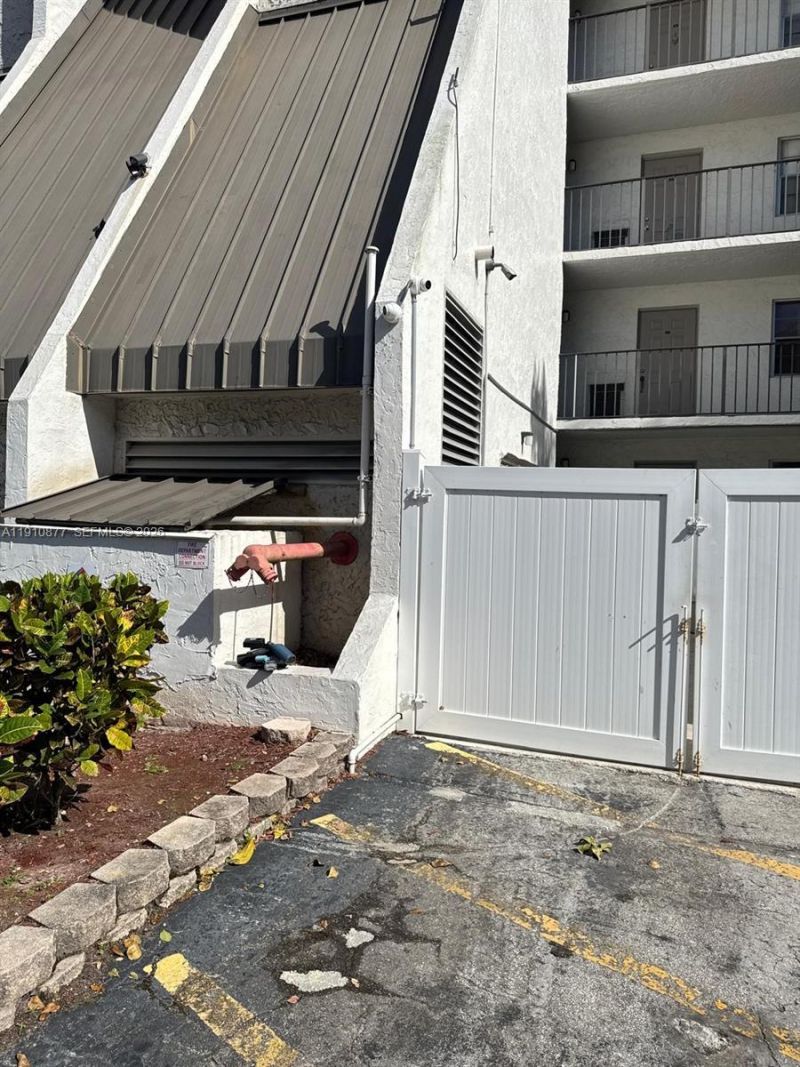 3100 W Rolling Hills Cir, Unit 707, Davie, FL 33328 Photo