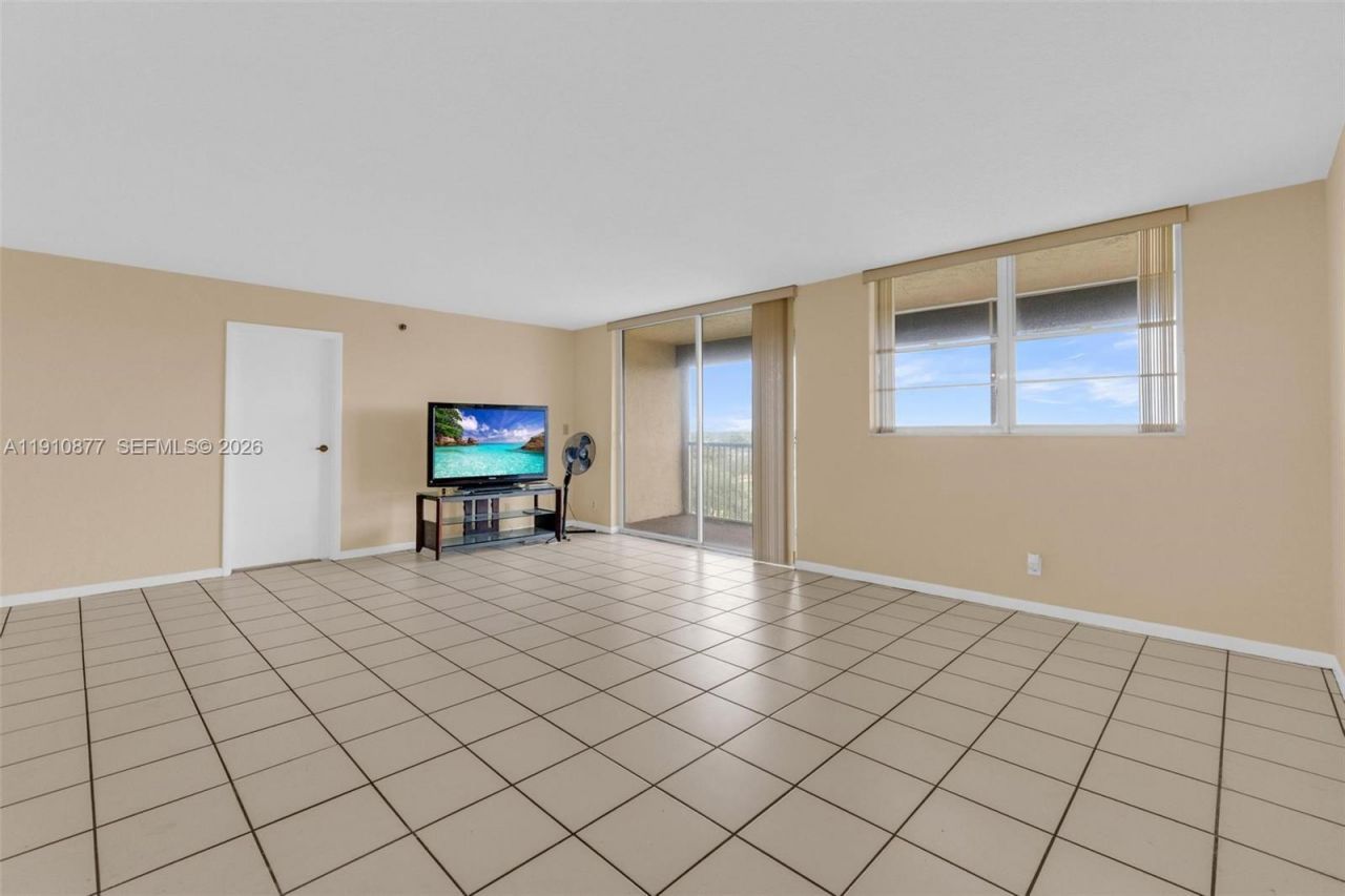 3100 W Rolling Hills Cir, Unit 707, Davie, FL 33328 Photo