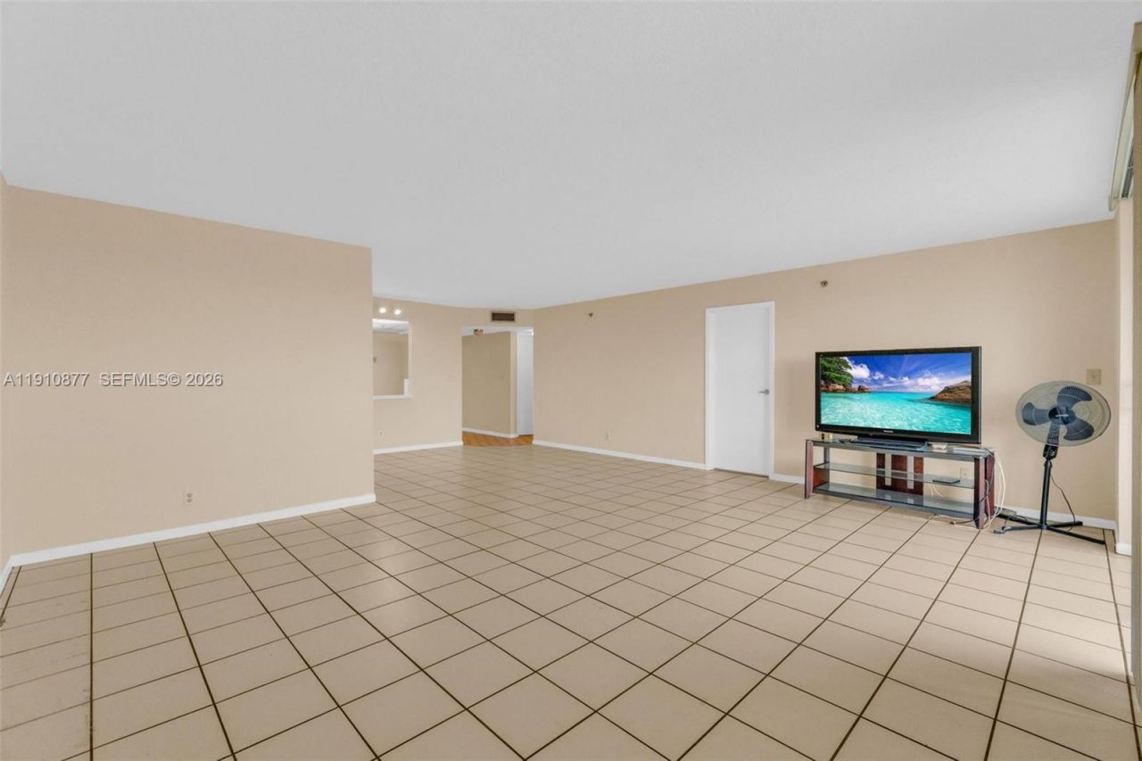 3100 W Rolling Hills Cir, Unit 707, Davie, FL 33328 Photo