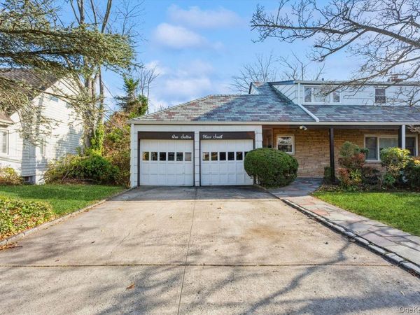 1 S Sutton Place, Lawrence, NY 11559