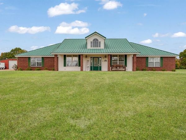 1005 E HWY 82, Blossom, TX 75416