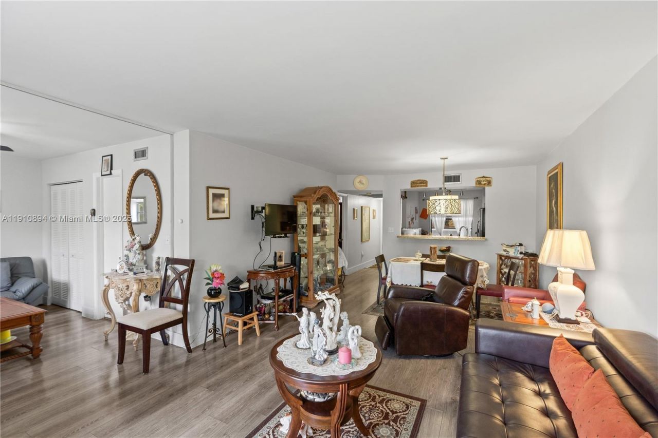 1000 Colony Point Cir, Unit 308, Pembroke Pines, FL 33026 Photo