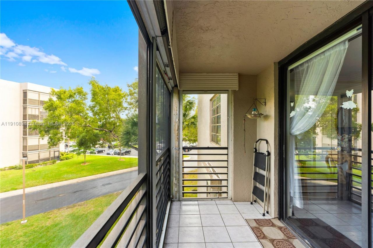 1000 Colony Point Cir, Unit 308, Pembroke Pines, FL 33026 Photo
