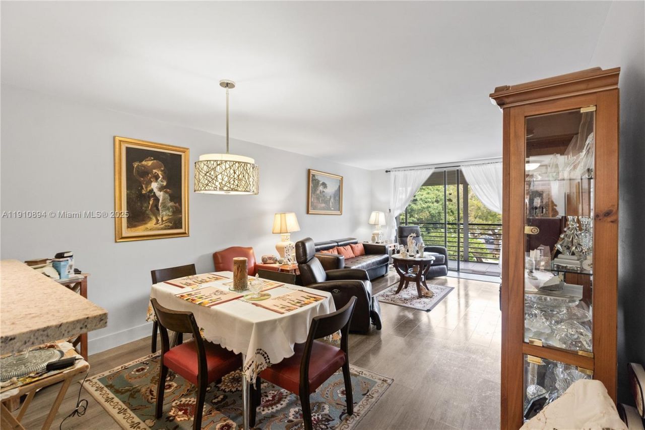 1000 Colony Point Cir, Unit 308, Pembroke Pines, FL 33026 Photo