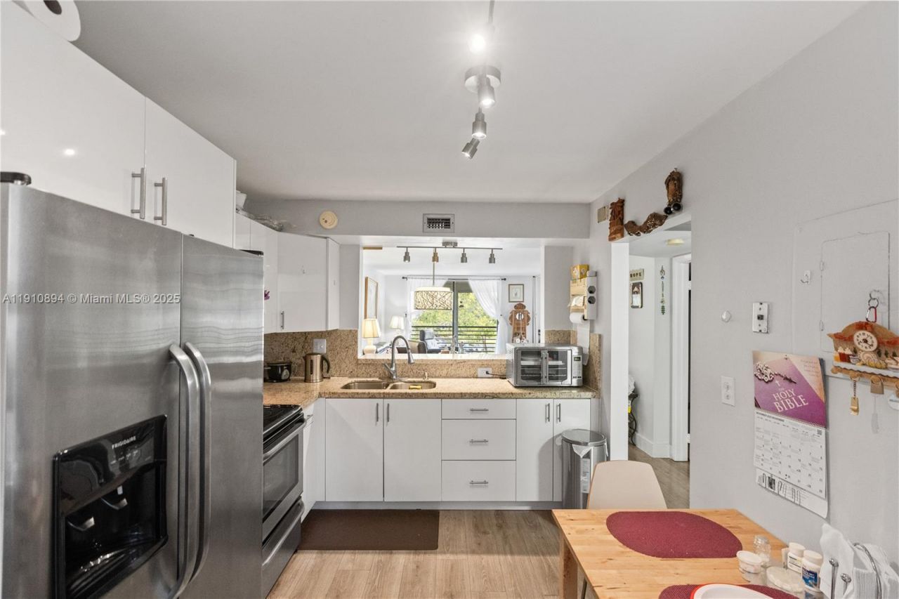 1000 Colony Point Cir, Unit 308, Pembroke Pines, FL 33026 Photo