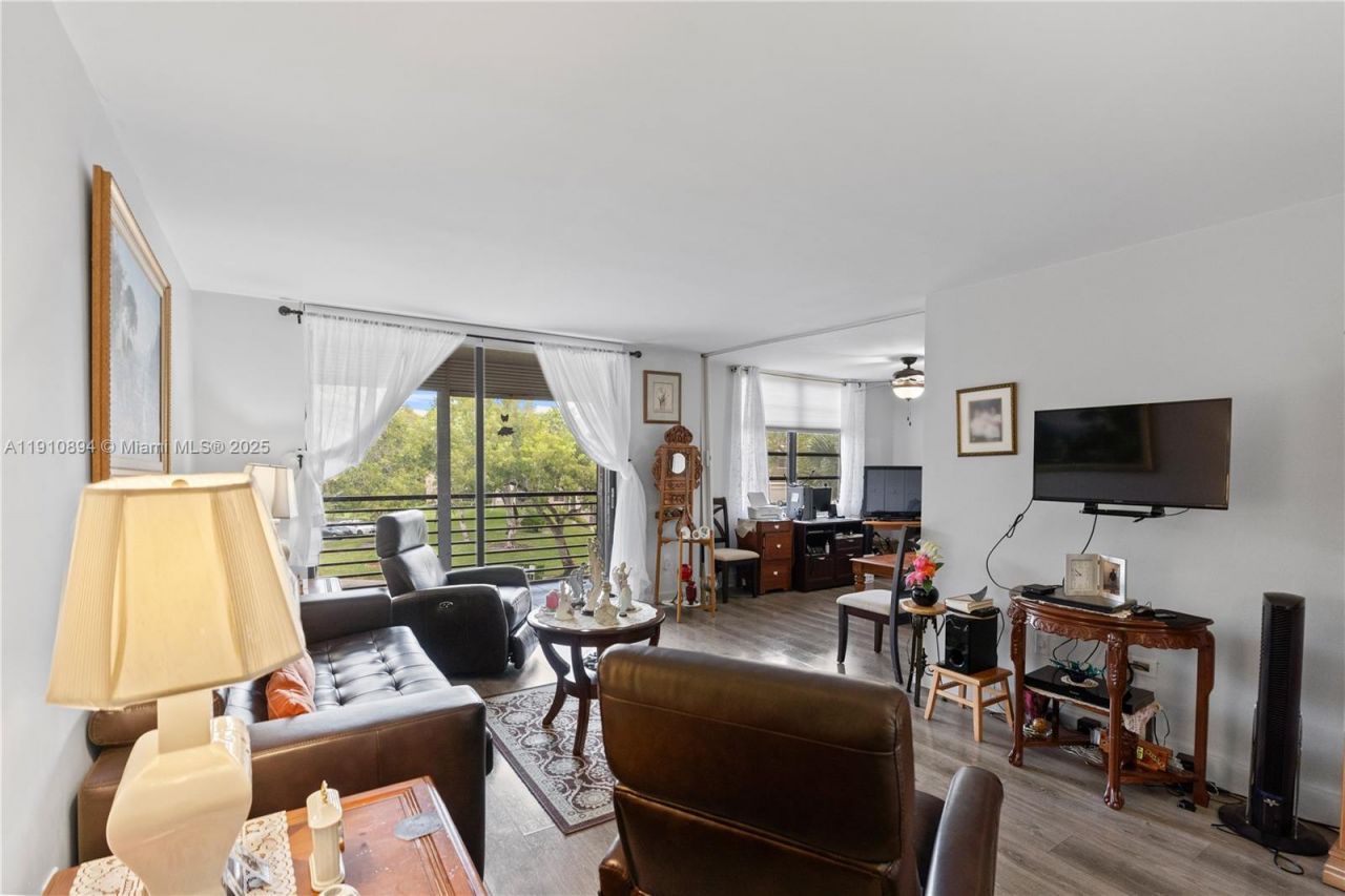 1000 Colony Point Cir, Unit 308, Pembroke Pines, FL 33026 Photo