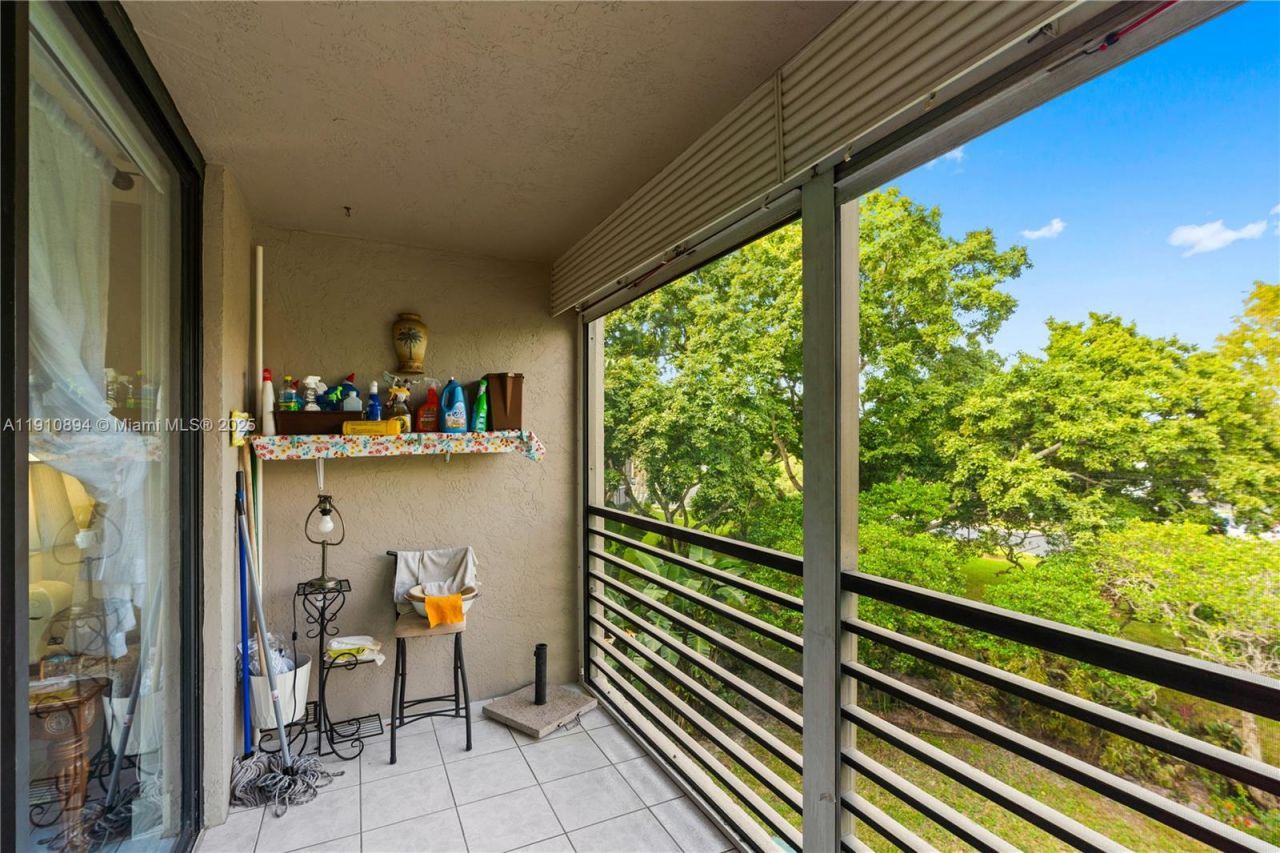 1000 Colony Point Cir, Unit 308, Pembroke Pines, FL 33026 Photo