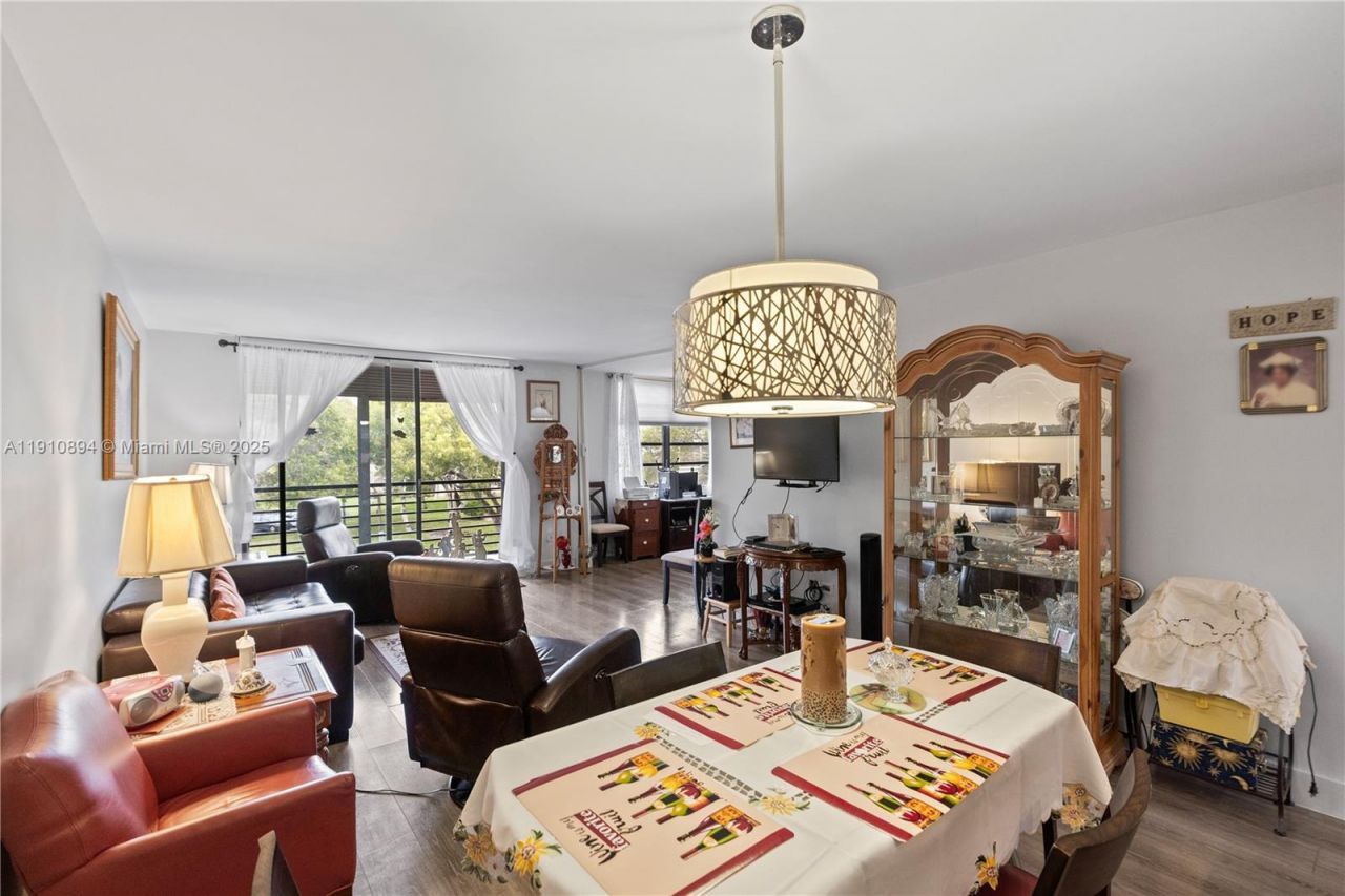 1000 Colony Point Cir, Unit 308, Pembroke Pines, FL 33026 Photo