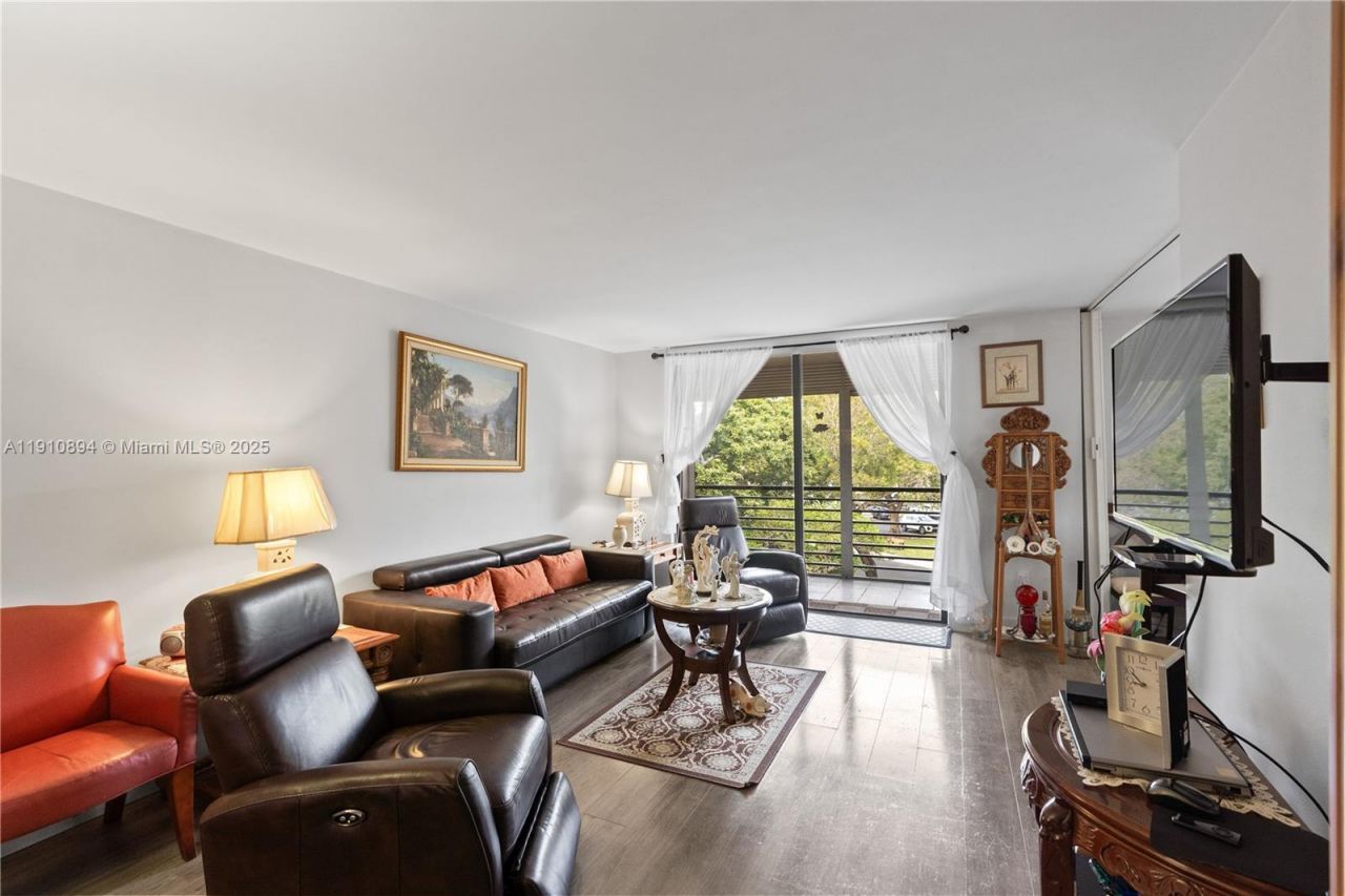 1000 Colony Point Cir, Unit 308, Pembroke Pines, FL 33026 Photo