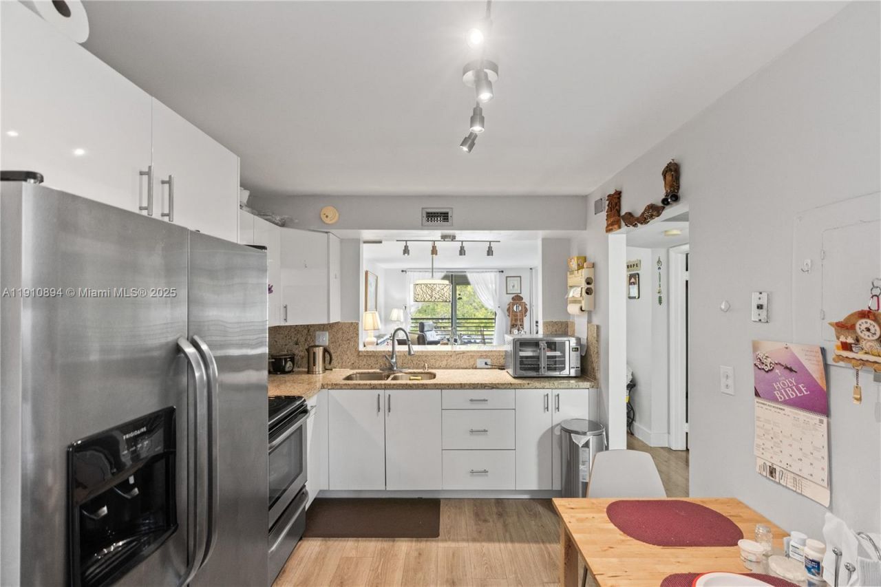 1000 Colony Point Cir, Unit 308, Pembroke Pines, FL 33026 Photo