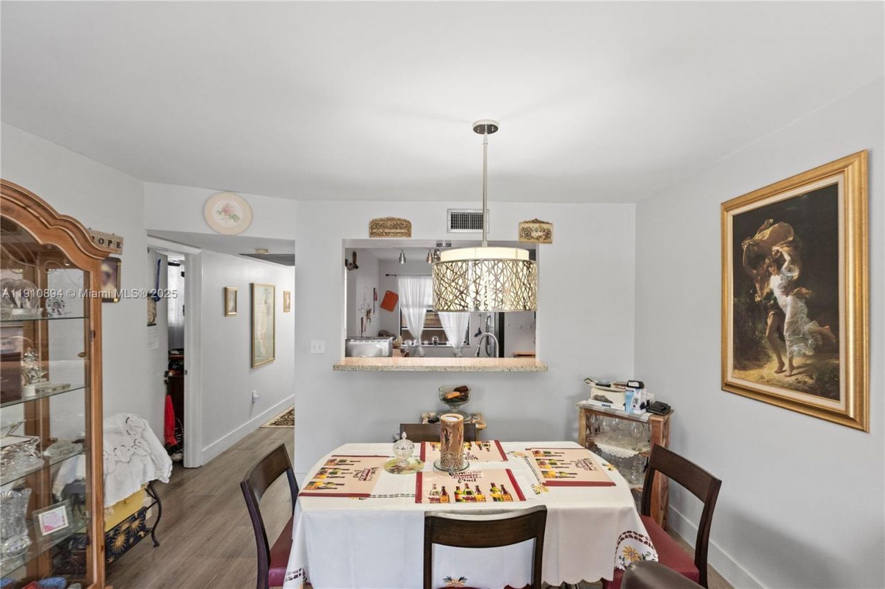 1000 Colony Point Cir, Unit 308, Pembroke Pines, FL 33026 Photo