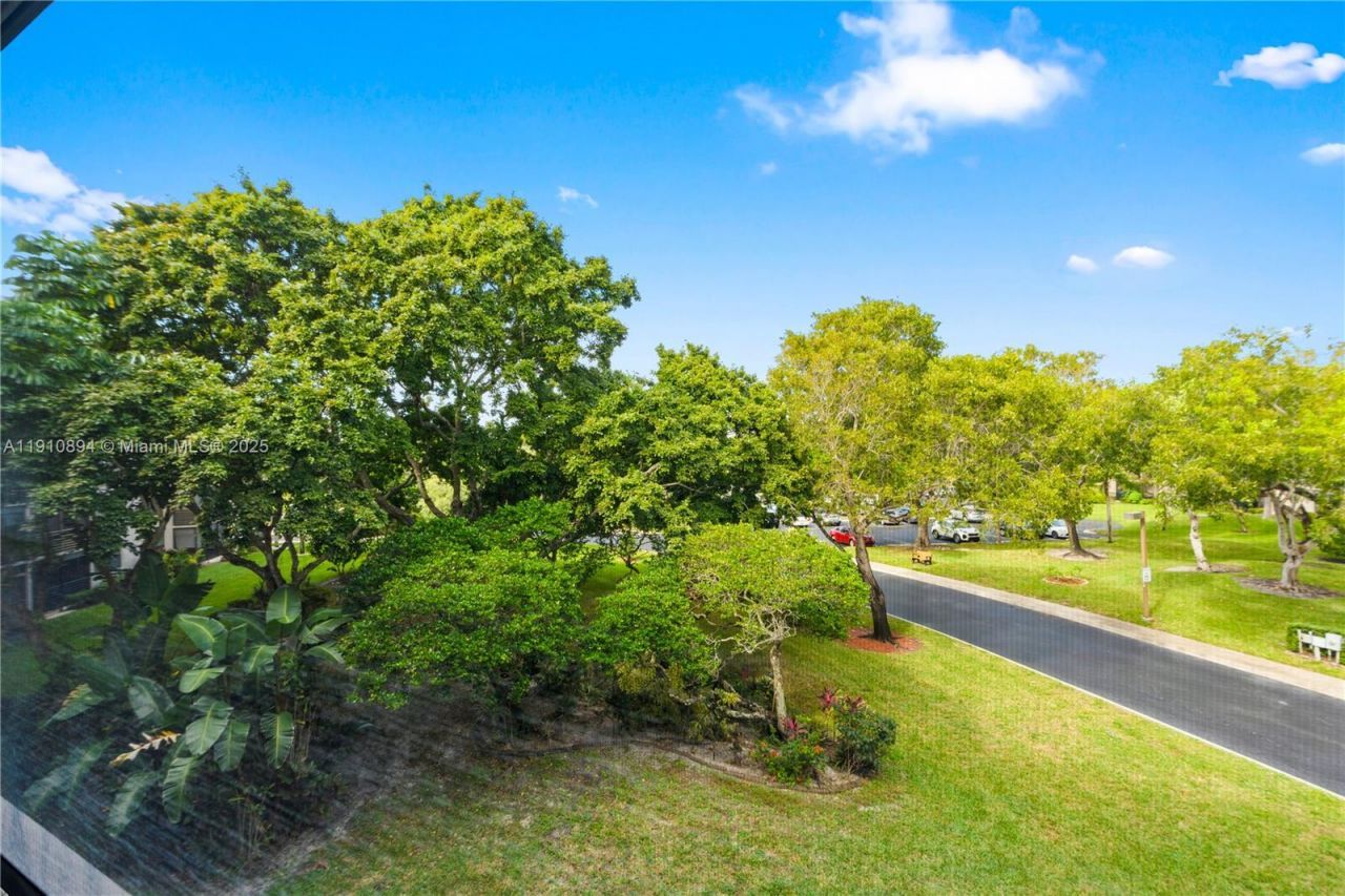 1000 Colony Point Cir, Unit 308, Pembroke Pines, FL 33026 Photo