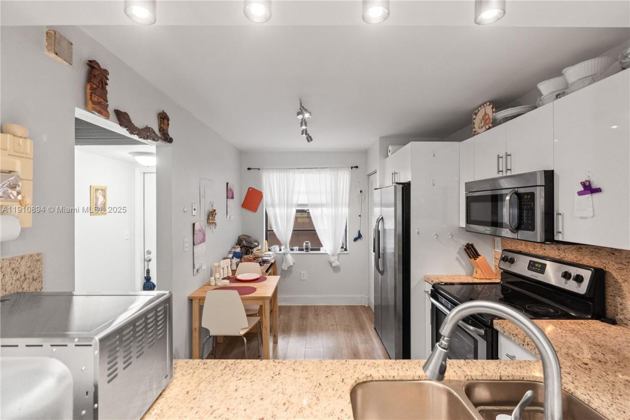 1000 Colony Point Cir, Unit 308, Pembroke Pines, FL 33026 Photo