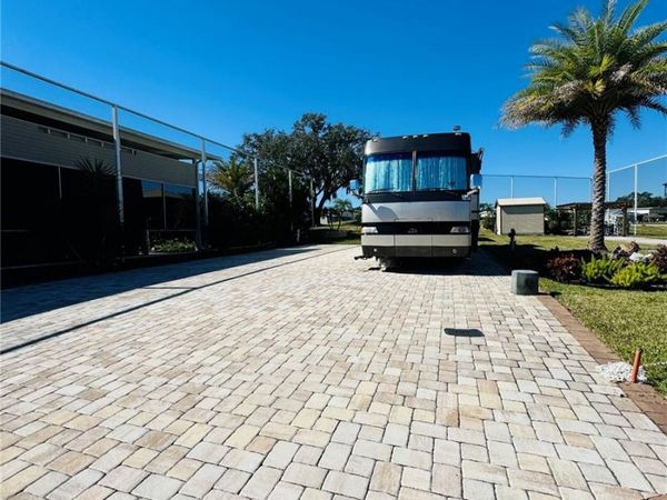 2738 ST GEORGE DRIVE, DAVENPORT, FL 33837