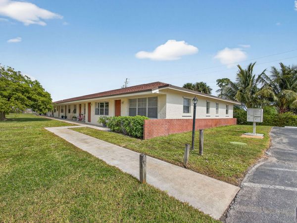 8585 Church St SE, Unit 2, Hobe Sound, FL 33455