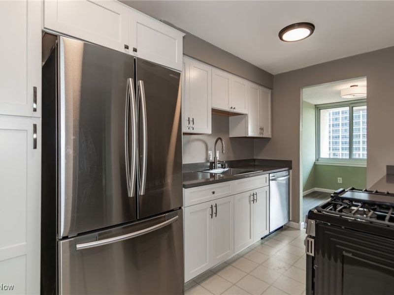 12900 Lake Avenue, Unit 1208, Lakewood, OH 44107 Photo 6