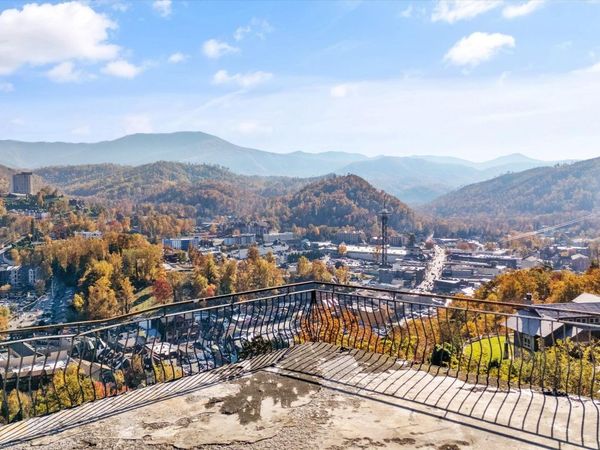 345 Greystone Heights Road, Gatlinburg, TN 37738