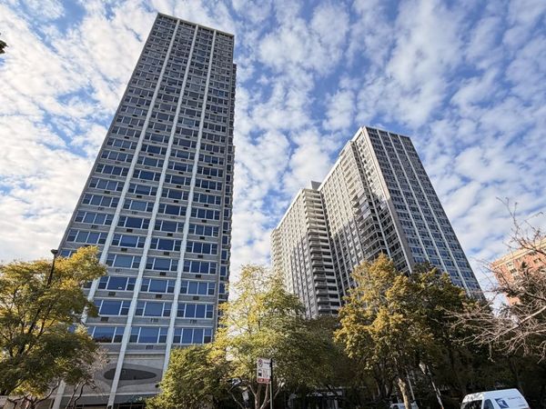 4250 N Marine Drive, Unit 200, Chicago, IL 60613