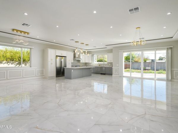 6729 N 13TH Street, Phoenix, AZ 85014