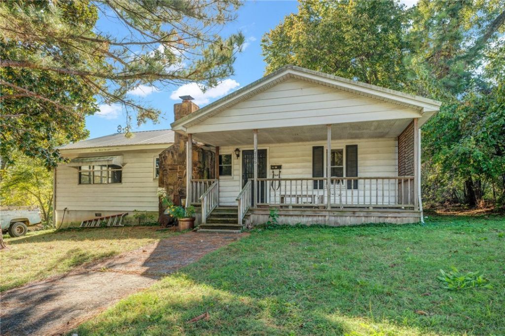 706 E Franklin Street Siloam Springs, AR 72761