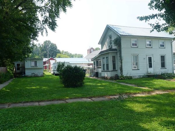 221 W Commercial St, Lone Tree, IA 52755