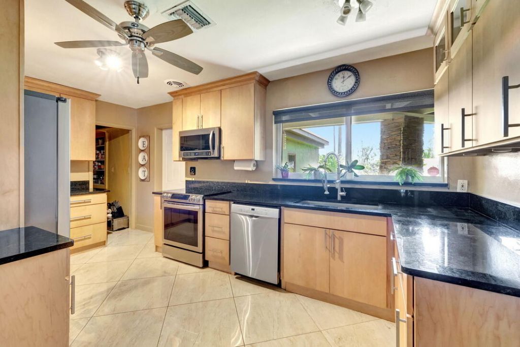 2360 SE 7th Drive, Pompano Beach, FL 33062 Photo