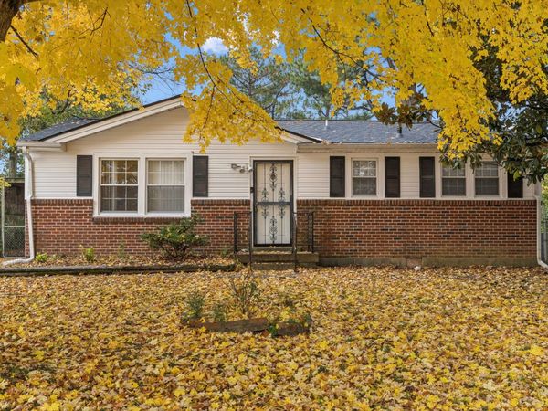 810 Country Club Dr, Clarksville, TN 37043