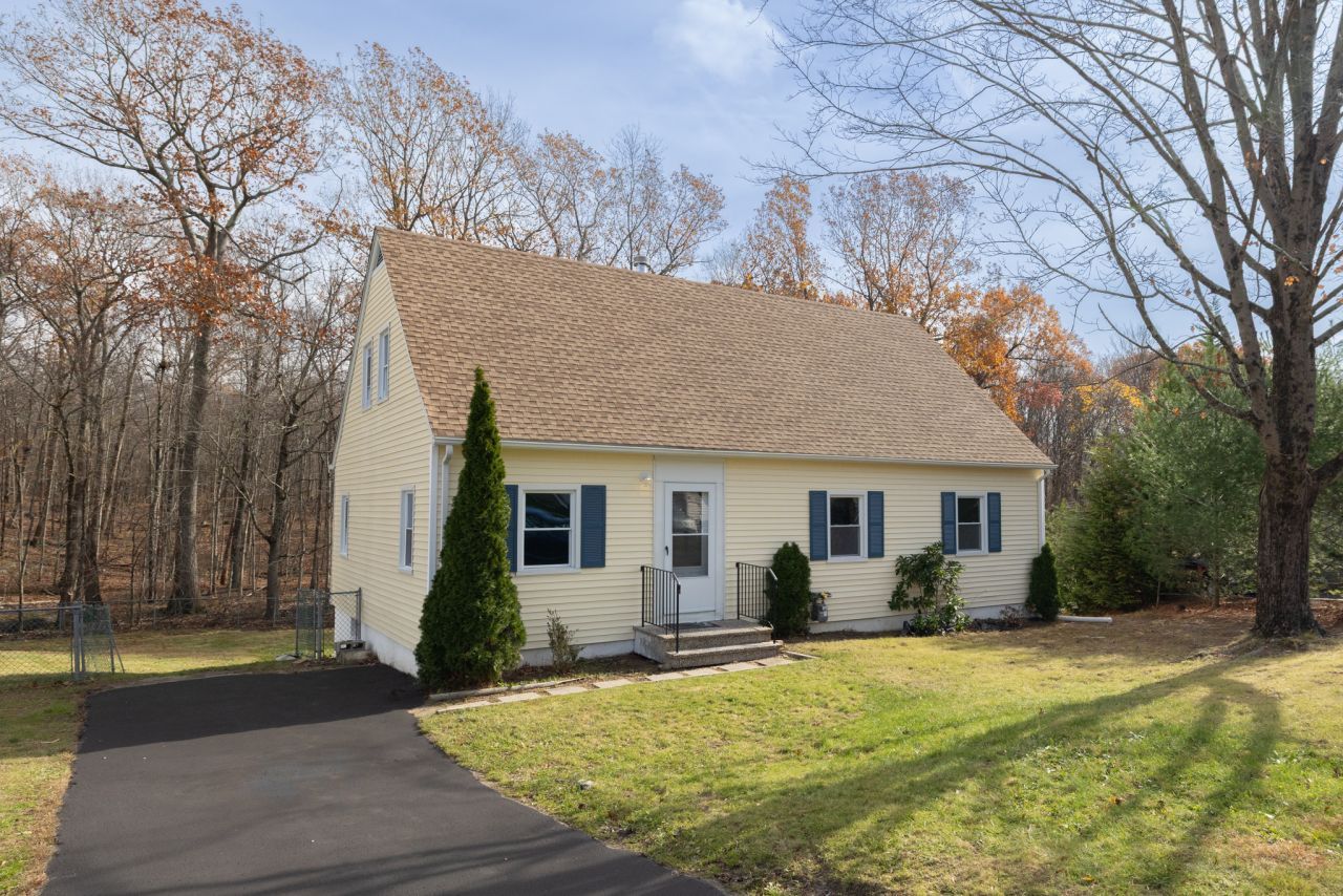 21 Longwood, Naugatuck, CT 06770 Main Photo