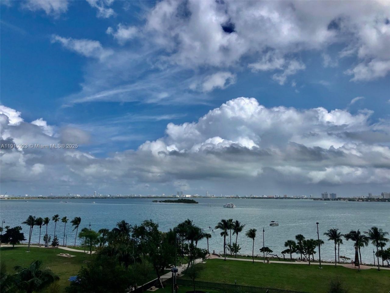 1800 N Bayshore Dr, Unit 605, Miami, FL 33132 Photo