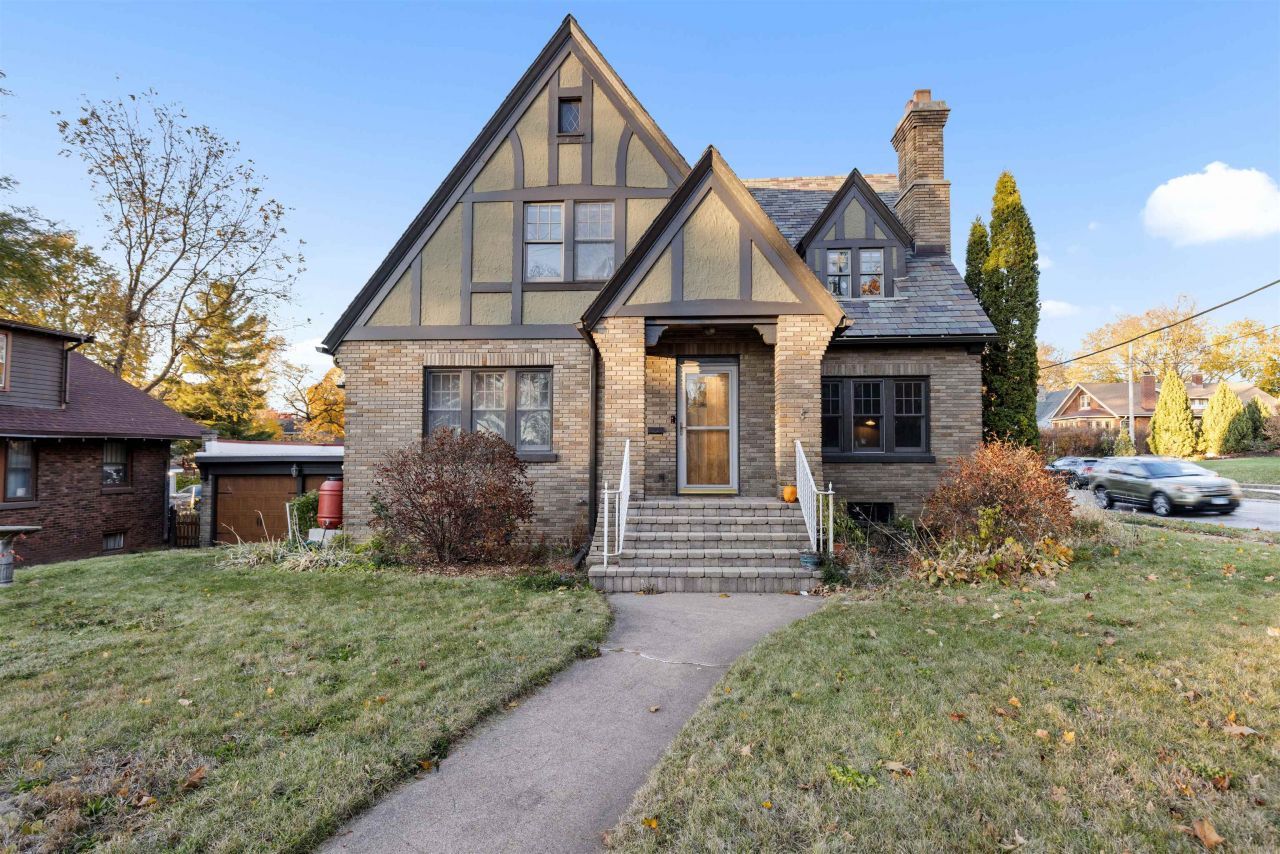 2322 E State Street, Rockford, IL 61107 Main Photo