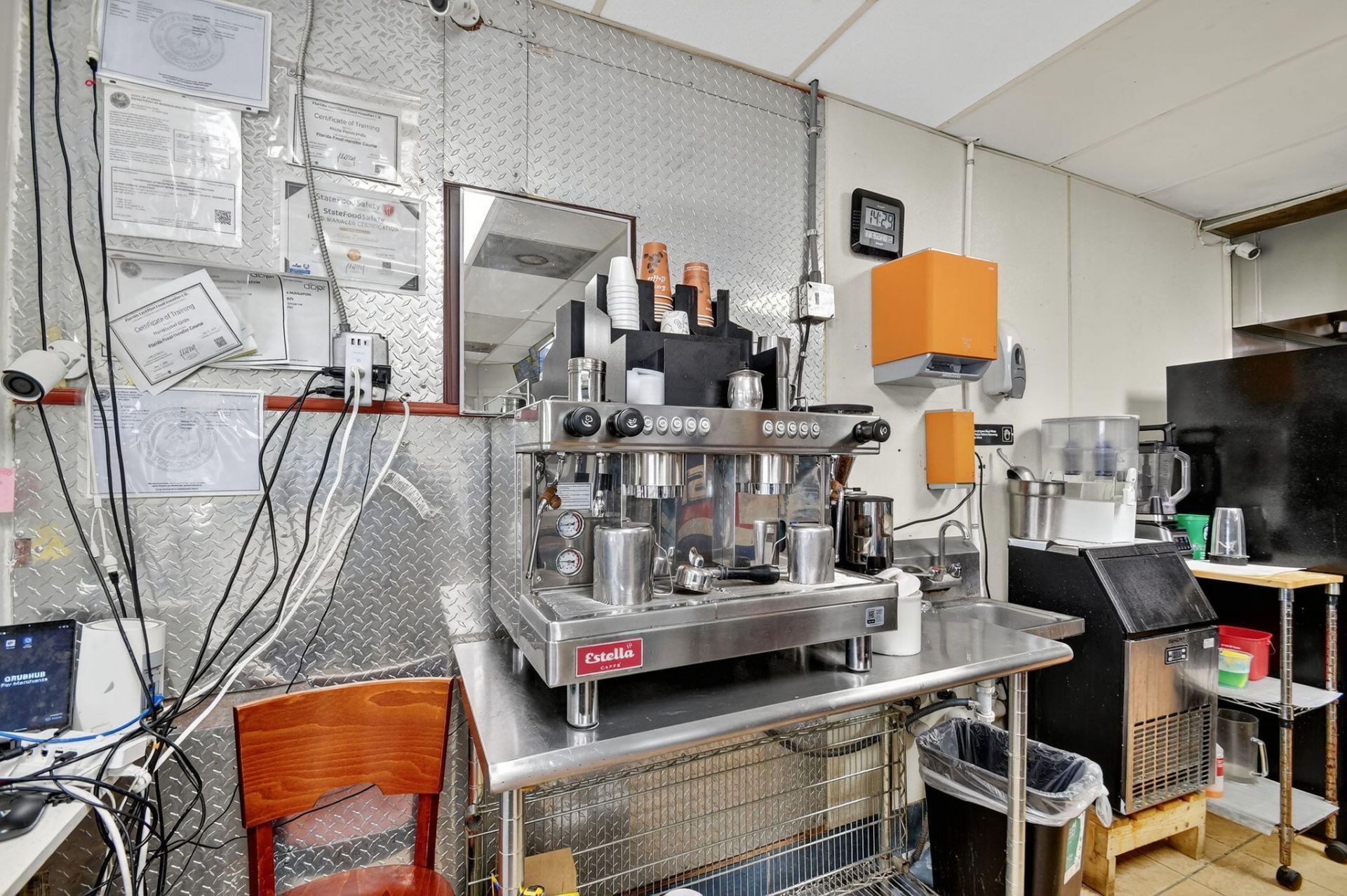 1541 W Blue Heron Boulevard, Riviera Beach, FL 33404 Photo