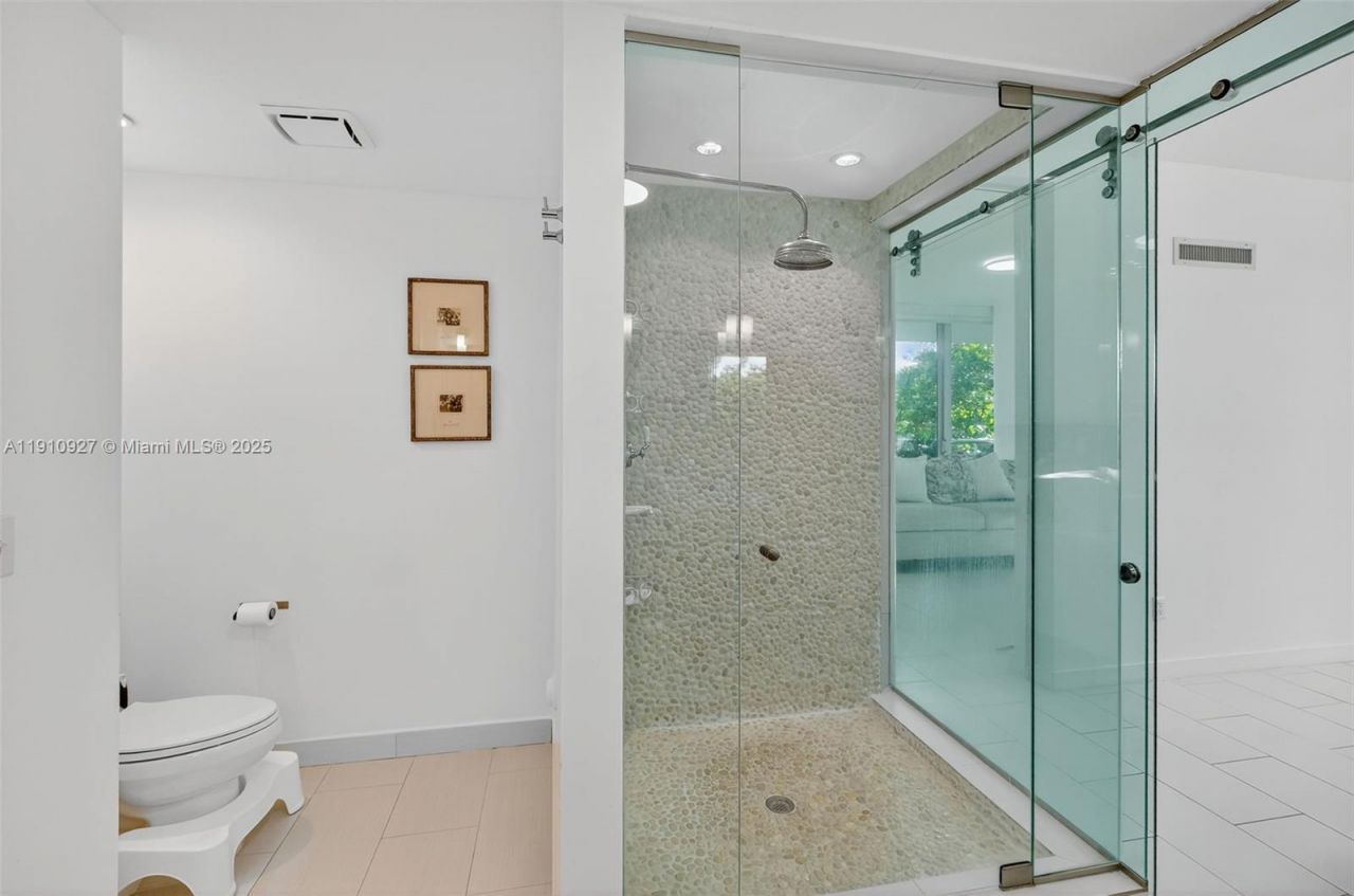 720 NE 62nd St, Unit 311, Miami, FL 33138 Photo