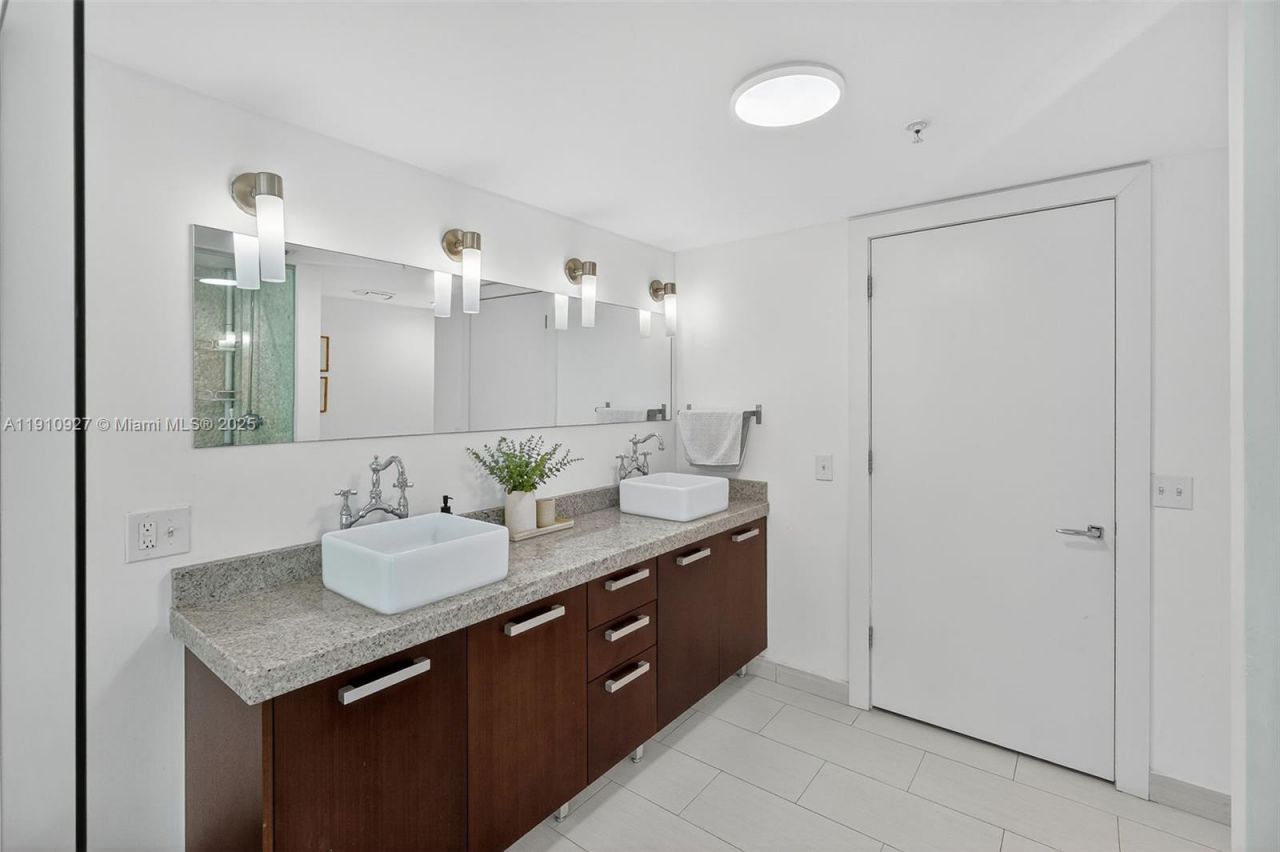 720 NE 62nd St, Unit 311, Miami, FL 33138 Photo