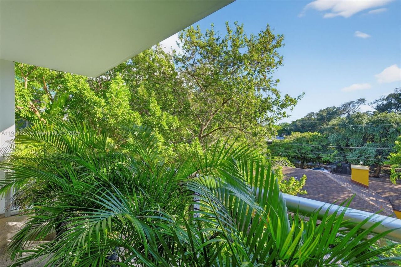 720 NE 62nd St, Unit 311, Miami, FL 33138 Photo