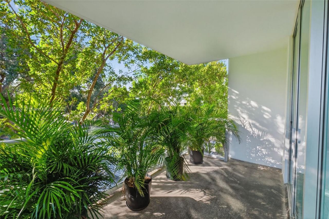 720 NE 62nd St, Unit 311, Miami, FL 33138 Photo