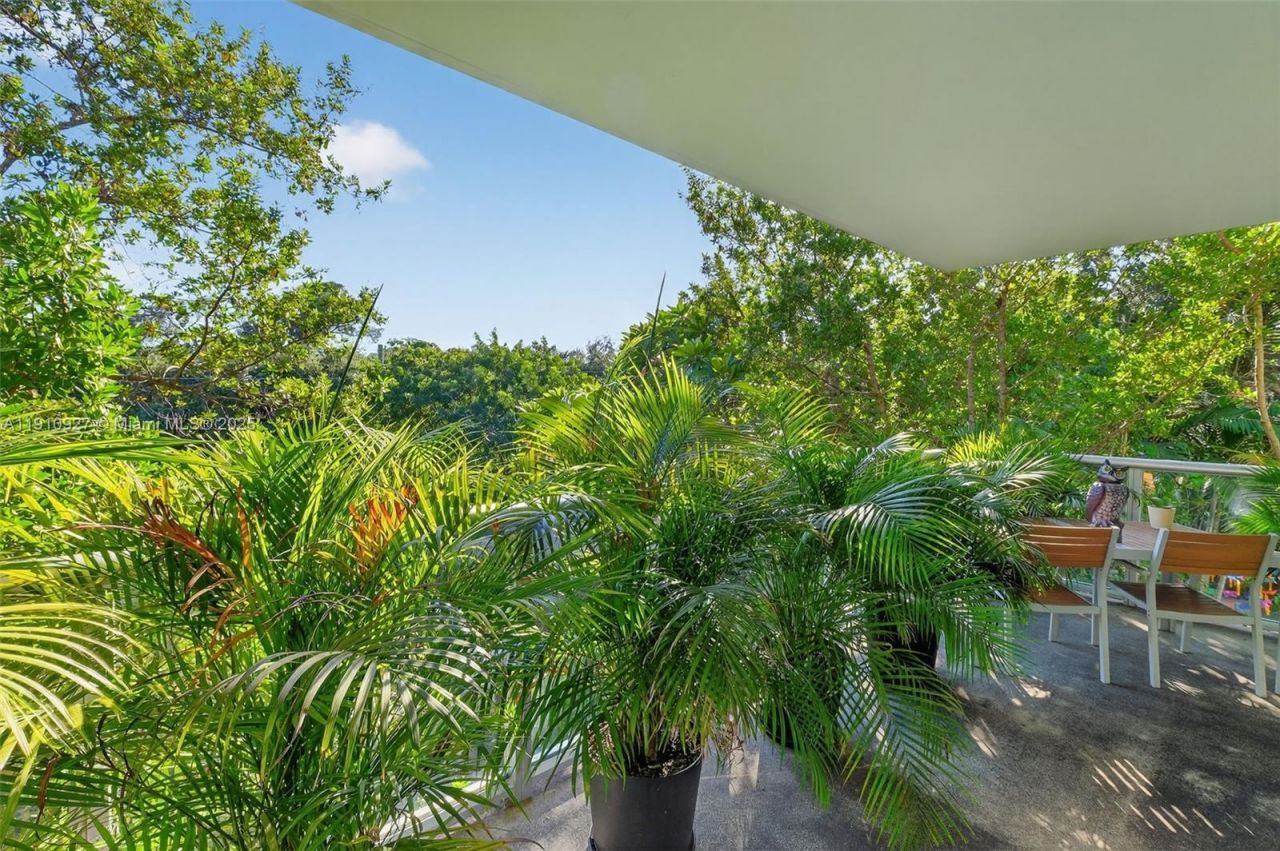 720 NE 62nd St, Unit 311, Miami, FL 33138 Photo