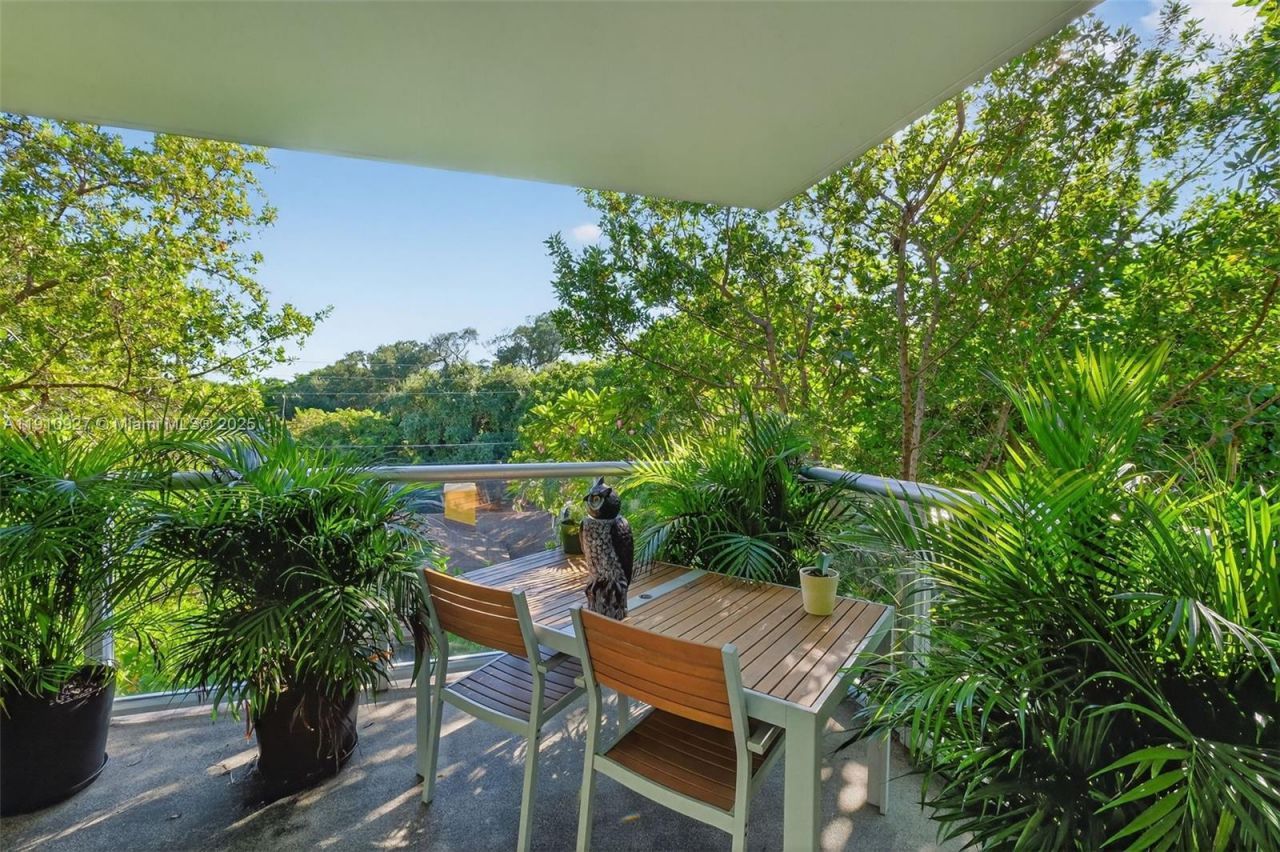 720 NE 62nd St, Unit 311, Miami, FL 33138 Photo