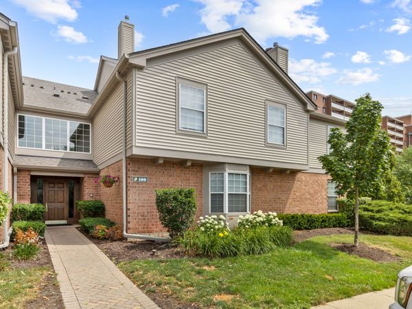 100 White Oak Court, Unit 1, Schaumburg, IL 60195