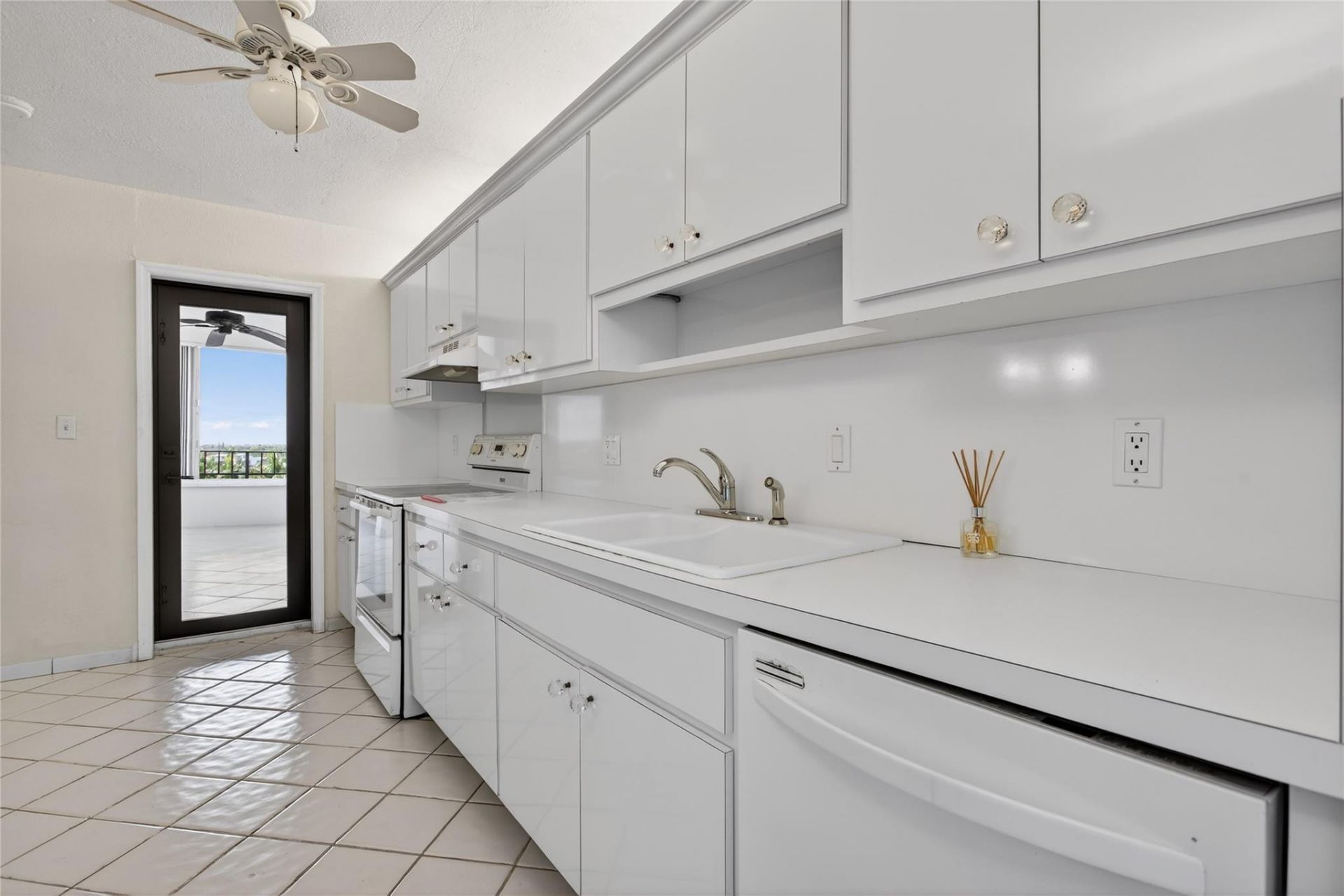 1401 S Ocean Boulevard, Unit 605, Pompano Beach, FL 33062 Photo