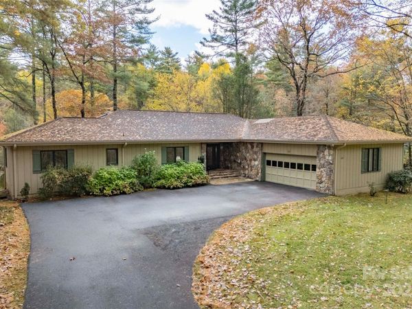 572 N East Shore Drive , Lake Toxaway, NC 28747