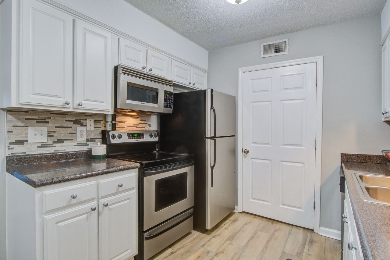 1402 Camp Road Photo 13